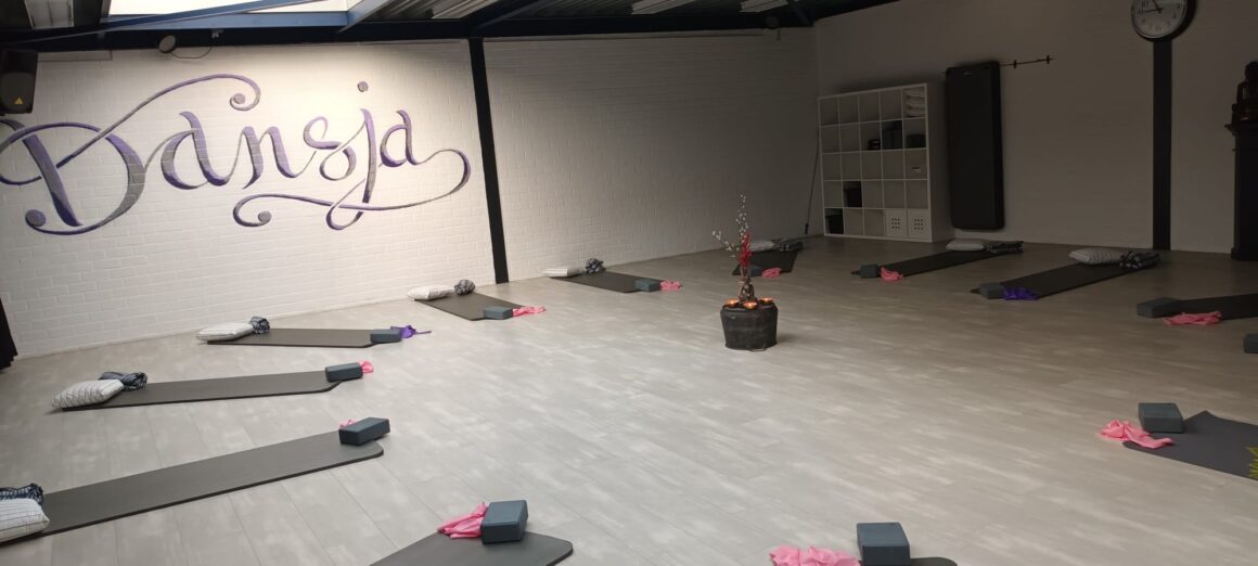 // YIN YOGA OP ZONDAG 29 DECEMBER 2024 \\